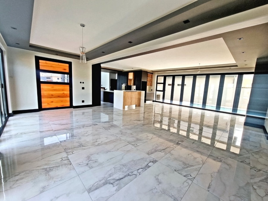 5 Bedroom Property for Sale in Parklands North Western Cape